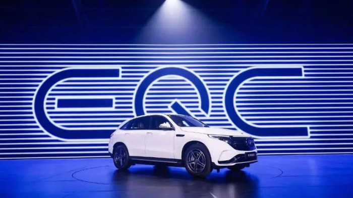 奔驰纯电SUV三年打3折，这台EQC不到4万公里，只卖18万，能买吗？